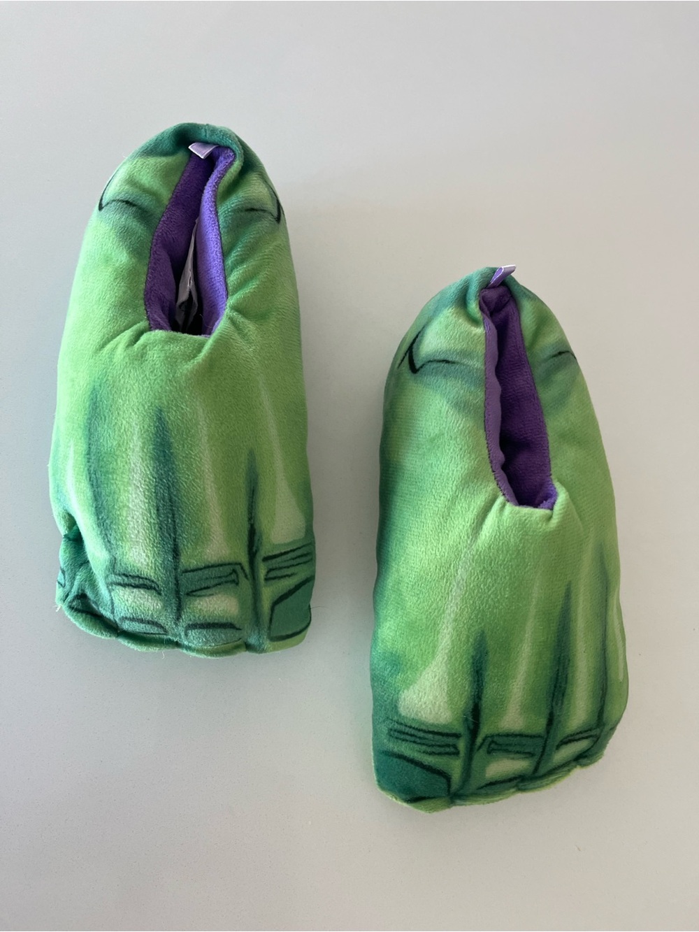 Hulk Slippers Kids Size: 11/12